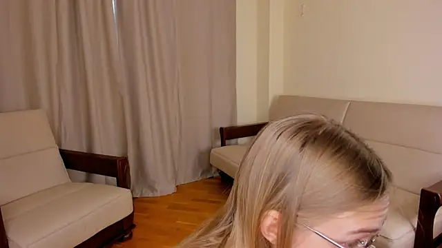 FemMantis' Live XXX Chat