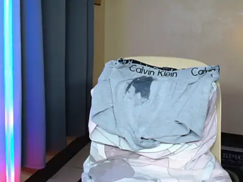 urhardfuckerAsiandaddy Pertunjukan Webcam