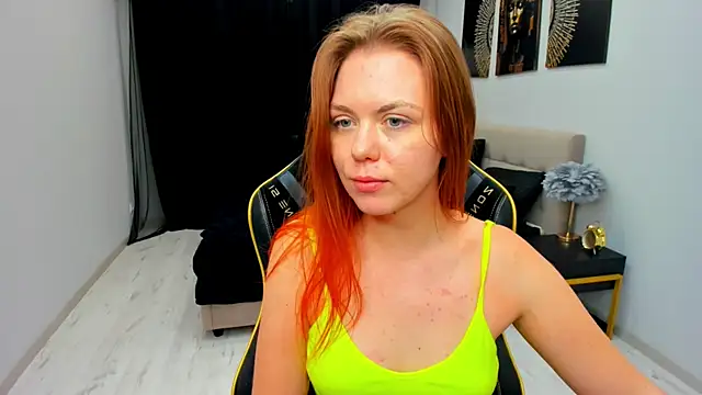 Strawberrye: απευθείας συνομιλία ΧΧΧ