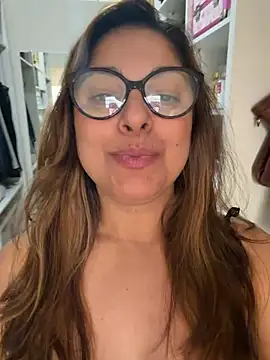 Show de Mariiii_morena na webcam