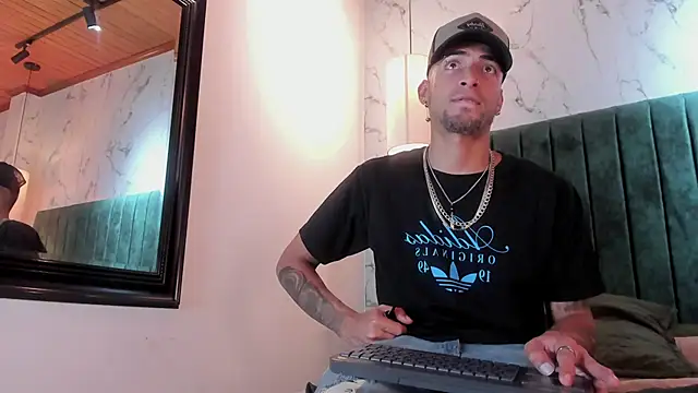 DrakeNeumann Live XXX Chat