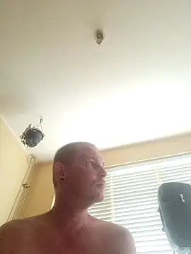 Živý XXX chat piercingpik