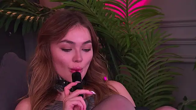 Show modela AriWild na web-kameri