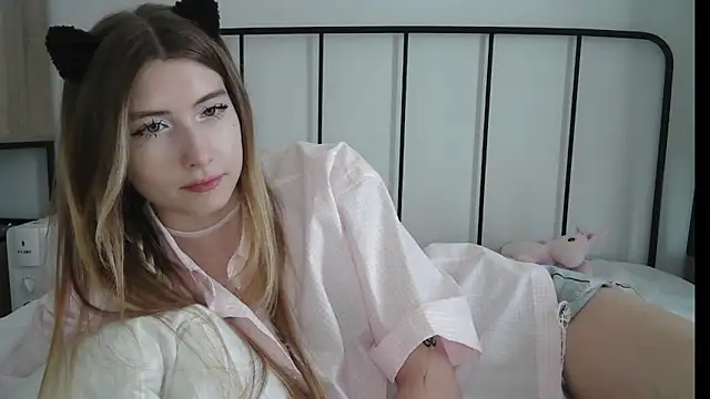 ErikaShyy Chat XXX live