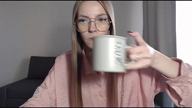 HitGyrl live XXX chat