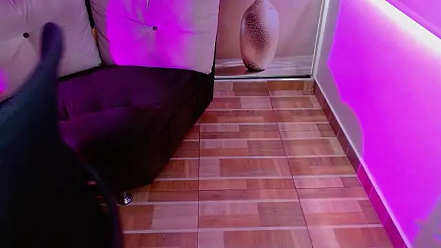 milfrousse Adlı Modelin Canlı XXX Sohbeti
