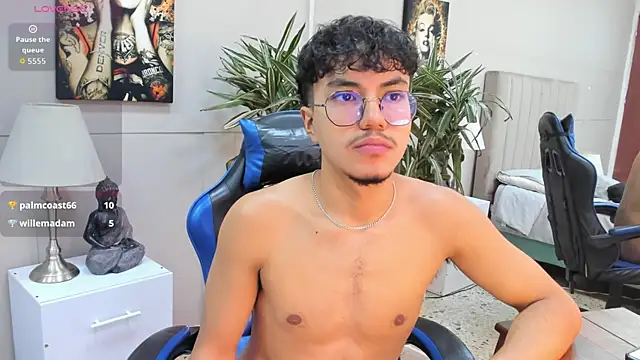 צ'אט XXX בשידור חי של kai_storn