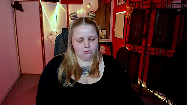 צ'אט XXX בשידור חי של SladaDell