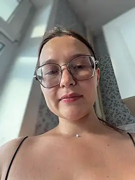 Chatroom XXX en direct de LunaMood