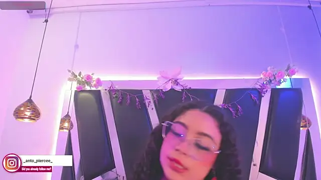 Chat +18 de antonelllepiercee ao vivo