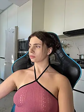 CurlyLara's Live XXX Chat