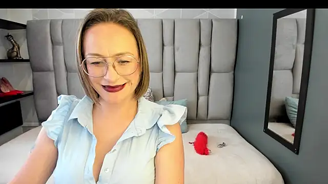 Chatroom XXX en direct de Charlot_milf