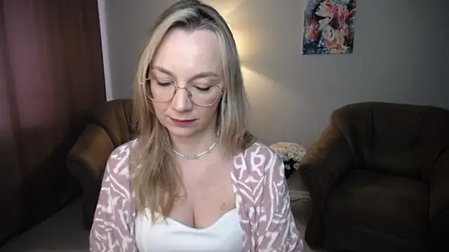 Chat +18 de Ava_Elior ao vivo