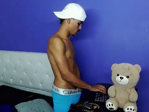 XXX chat uživo modela Angel_foxc13