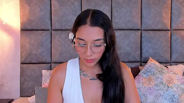 Roseaurora Adlı Modelin Canlı XXX Sohbeti