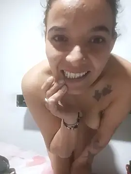 LunaArias Adlı Modelin Canlı XXX Sohbeti