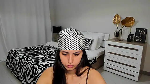 Jasmine_Stewart Adlı Modelin Canlı XXX Sohbeti