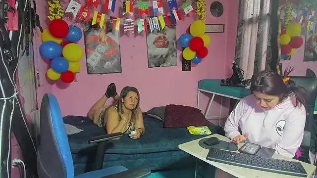lesbiancuple Show in webcam