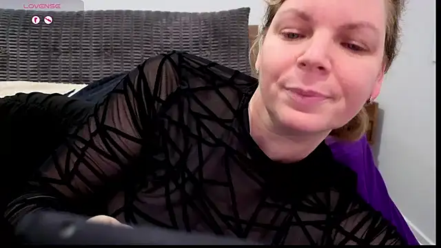 l4dyc4pricorn76's Live XXX Chat