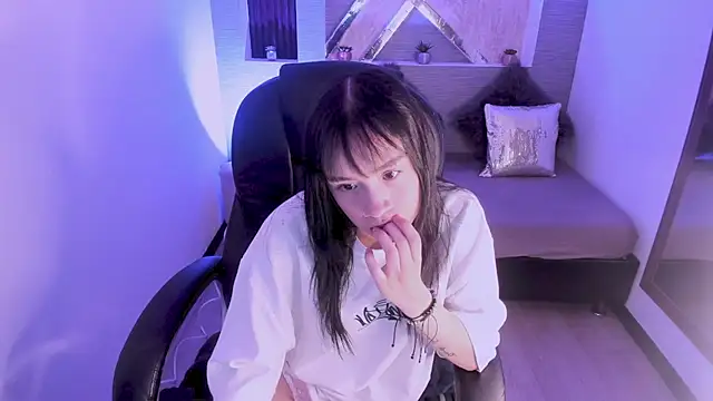 Hanna_Bloomm – webcam-show