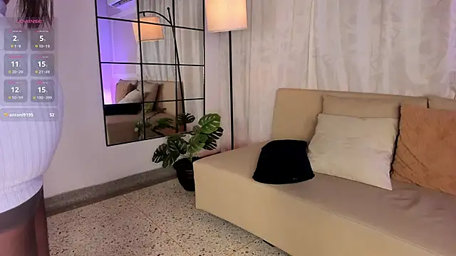 Chat +18 de liaamoon_ ao vivo