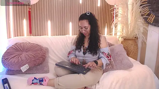 Czat XXX na żywo – Velvet_Curly