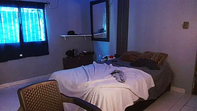 Mr_yisuzz Show in webcam