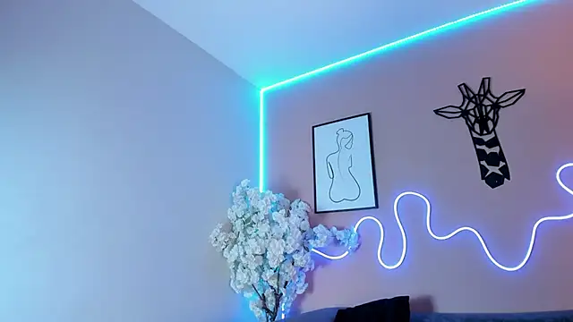 karo_linee1 Adlı Modelin Canlı XXX Sohbeti