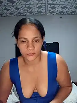 cieloo_777 Adlı Modelin Canlı XXX Sohbeti