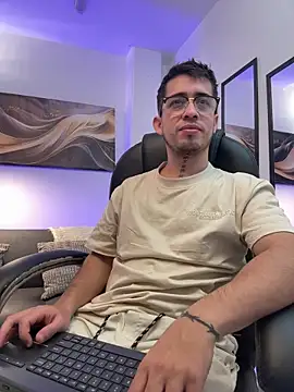 Tommas_Jhonson Show Webcam