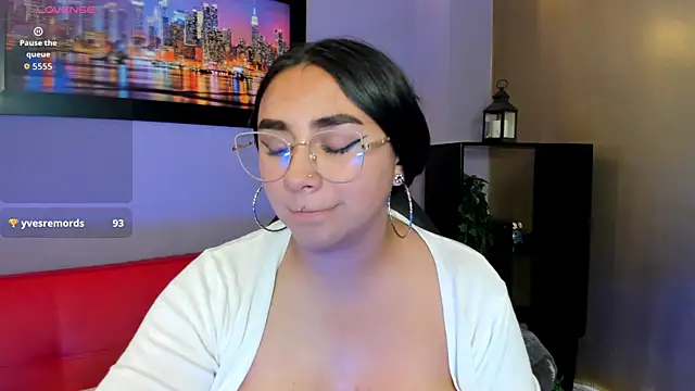 Lucyy_tits' Live XXX Chat