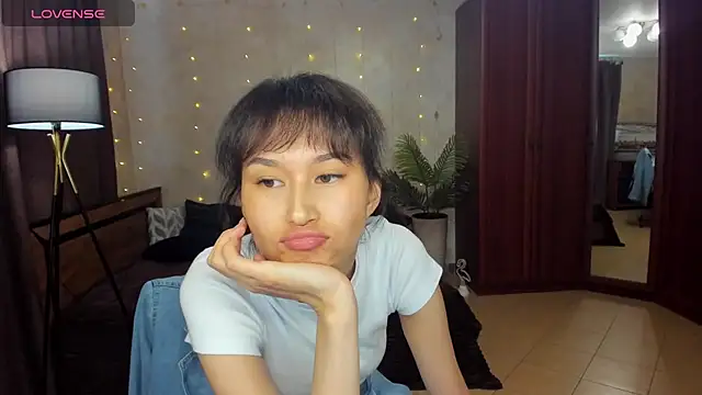 SheilaRare Adlı Modelin Canlı XXX Sohbeti