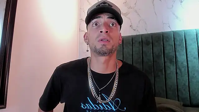 DrakeNeumann's Live XXX Chat