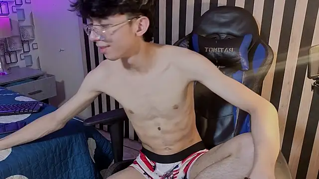 Show modela Twink_Sebas7 na web-kameri