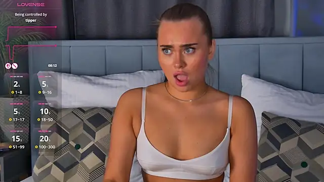 MonicaWestt webcam show