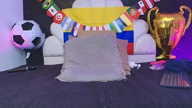 Онлайн чат XXX _MiaBrown_