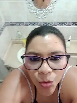 Pertunjukan Kamera Web SelennaCooper