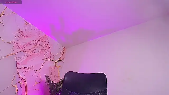 luucy_18's Live XXX Chat