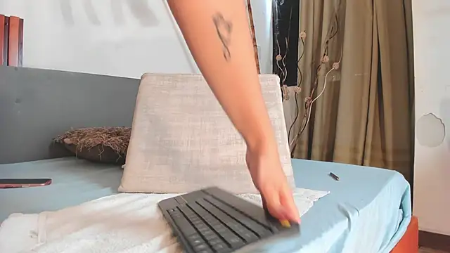 Christy_Sea Adlı Modelin Canlı XXX Sohbeti