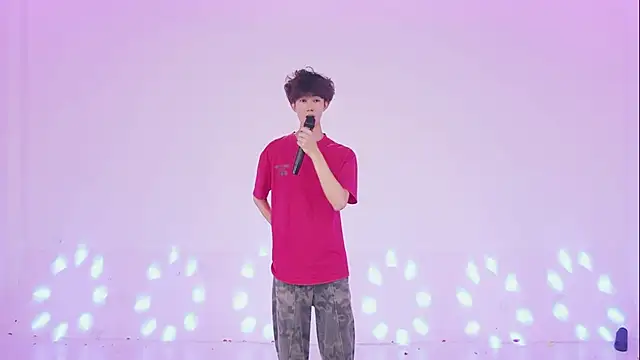 צ'אט XXX בשידור חי של YLBOY-777