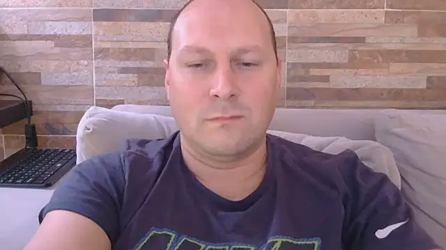 Show modela lustonfan na web-kameri