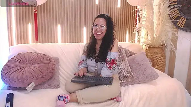 Velvet_Curly Live XXX-Chat