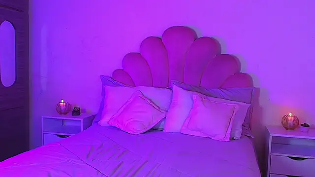 MiaColucci18's Live XXX Chat