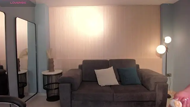 NatalieLewis' Live XXX Chat