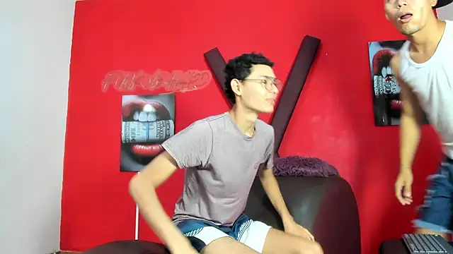 VERY_HOT_GUYS Webcam-Show