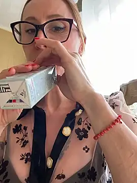 LauraDavis XXX чат на живо