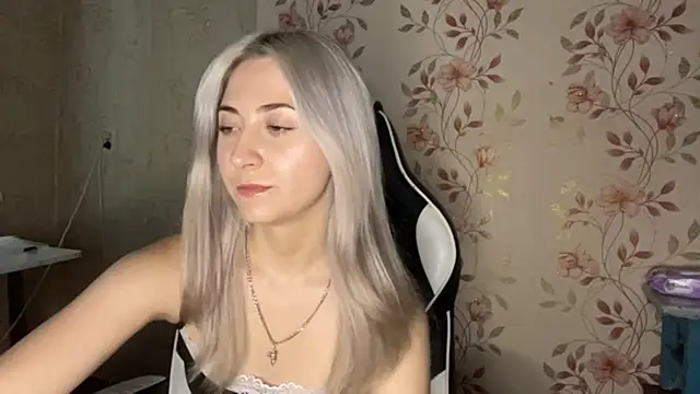 Онлайн чат XXX WhitePowerGirl
