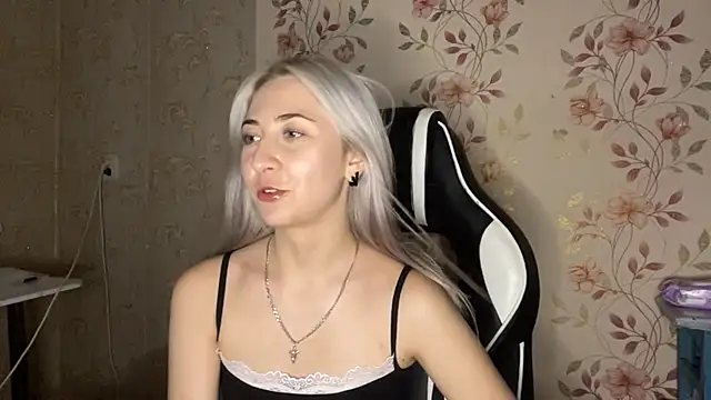 XXX chat uživo modela WhitePowerGirl