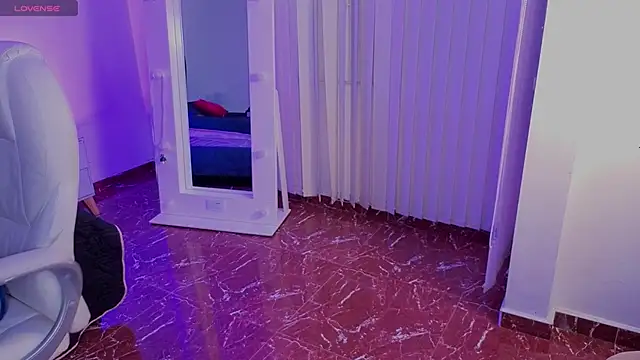 צ'אט XXX בשידור חי של _sharlotte777