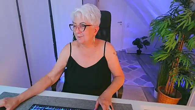 دردشة LovelyHelena الجنسية المباشرة